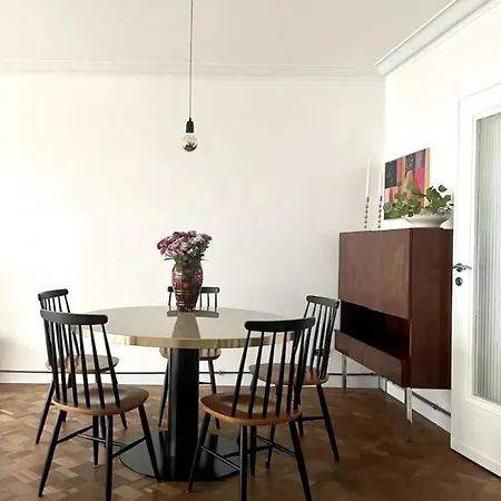 Spacious Mid-Century Design Apartment Close To The Beach & City Centre Апартаменты *