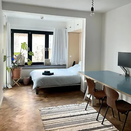Апартаменты Spacious Mid-Century Design Apartment Close To The Beach & City Centre Остенде