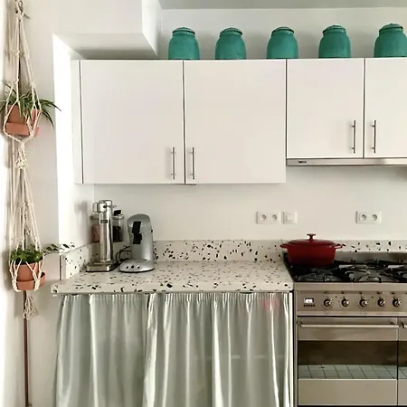 Spacious Mid-Century Design Apartment Close To The Beach & City Centre Остенде
