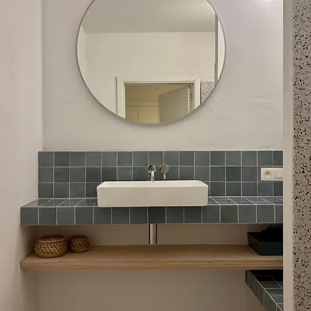 아파트 Spacious Mid-century Design Close To The & Centre
